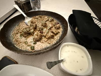Khana Pakanay keh liyeh Cook Chahiyeh (Female)