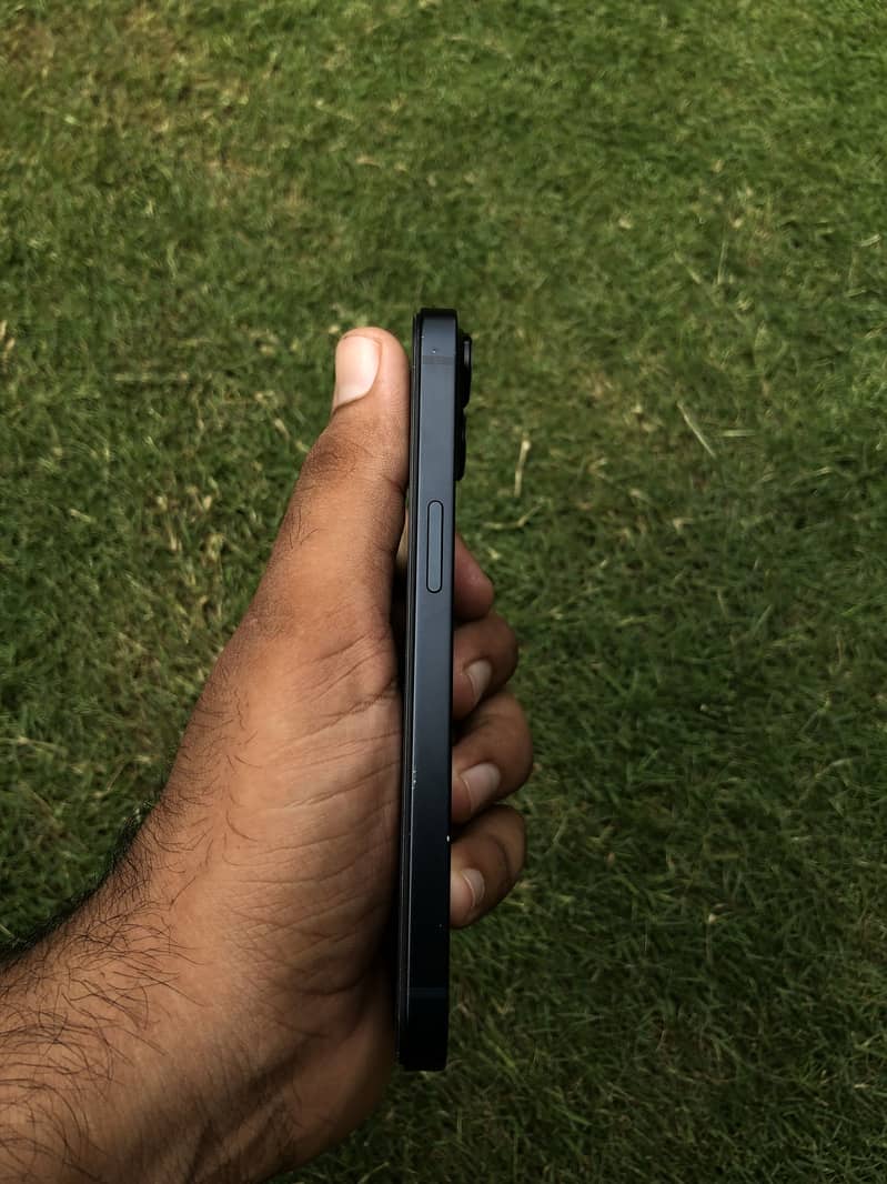 iPhone 13 3