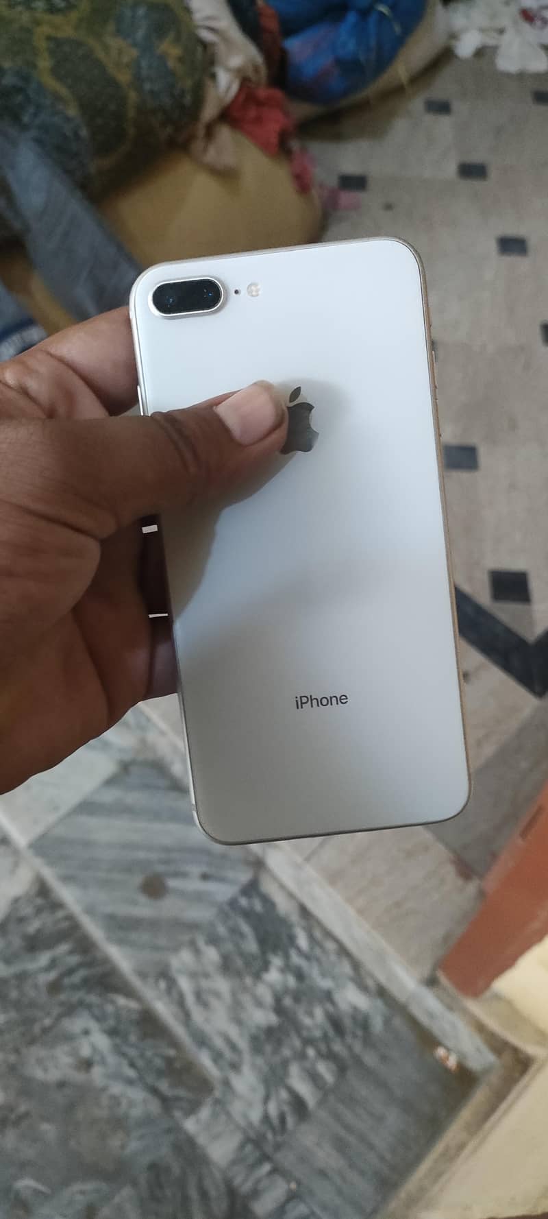 Apple iPhone 8 Plus 1