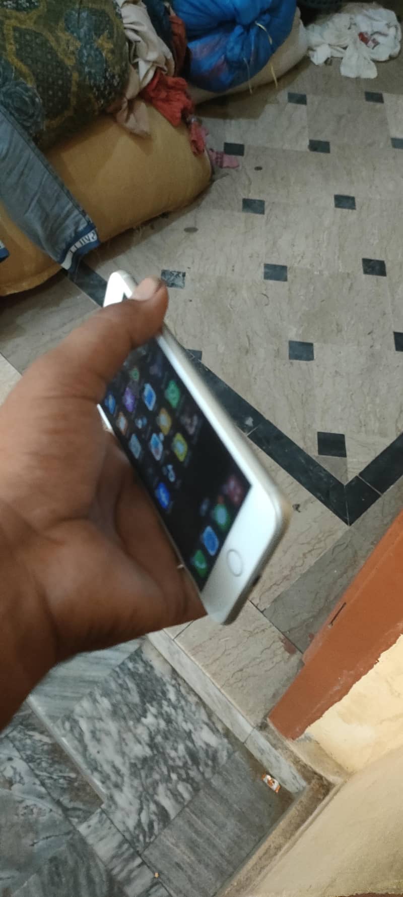 Apple iPhone 8 Plus 3