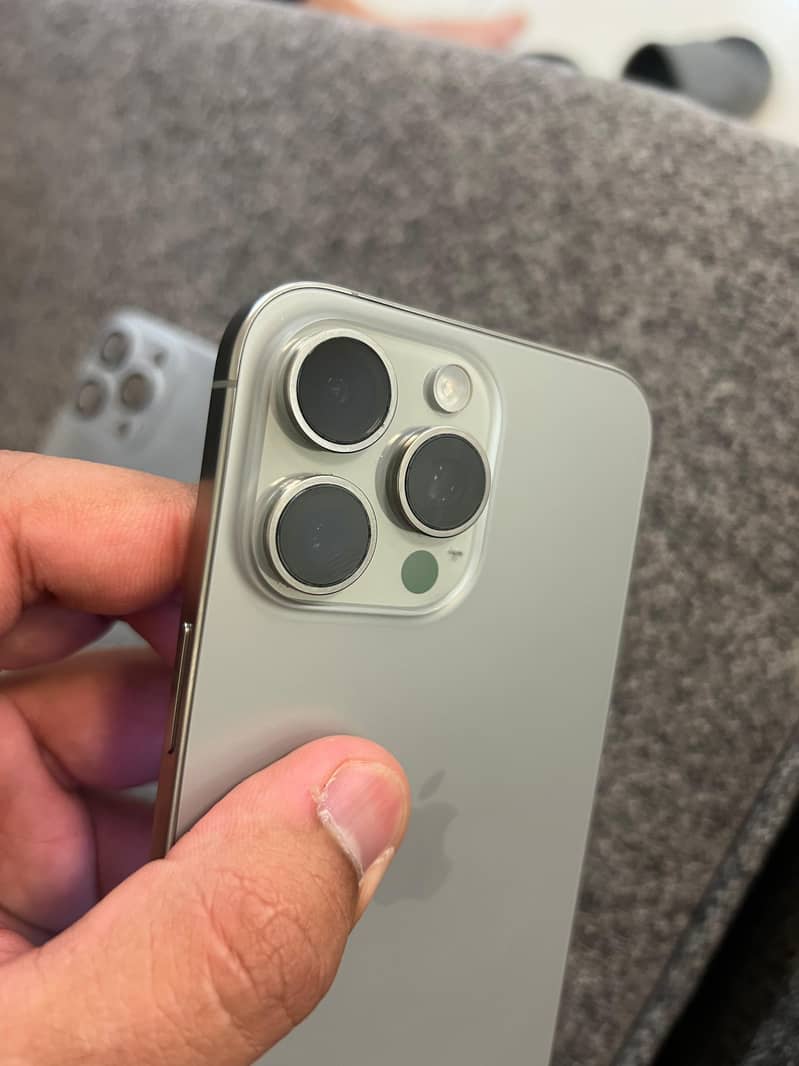 IPHONE 15 PRO MAX 2