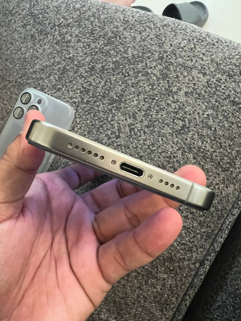 IPHONE 15 PRO MAX 4