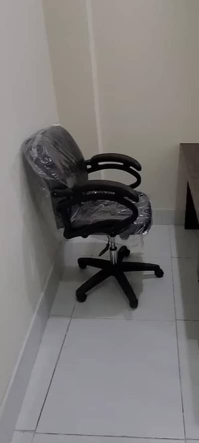 Office Furniture and Chairs In Lush Condition