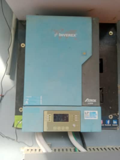 inverex 5.2 solar invertor , plates and battaries