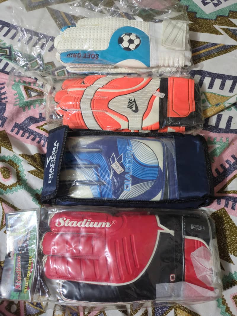 KEEPING GLOVES 0