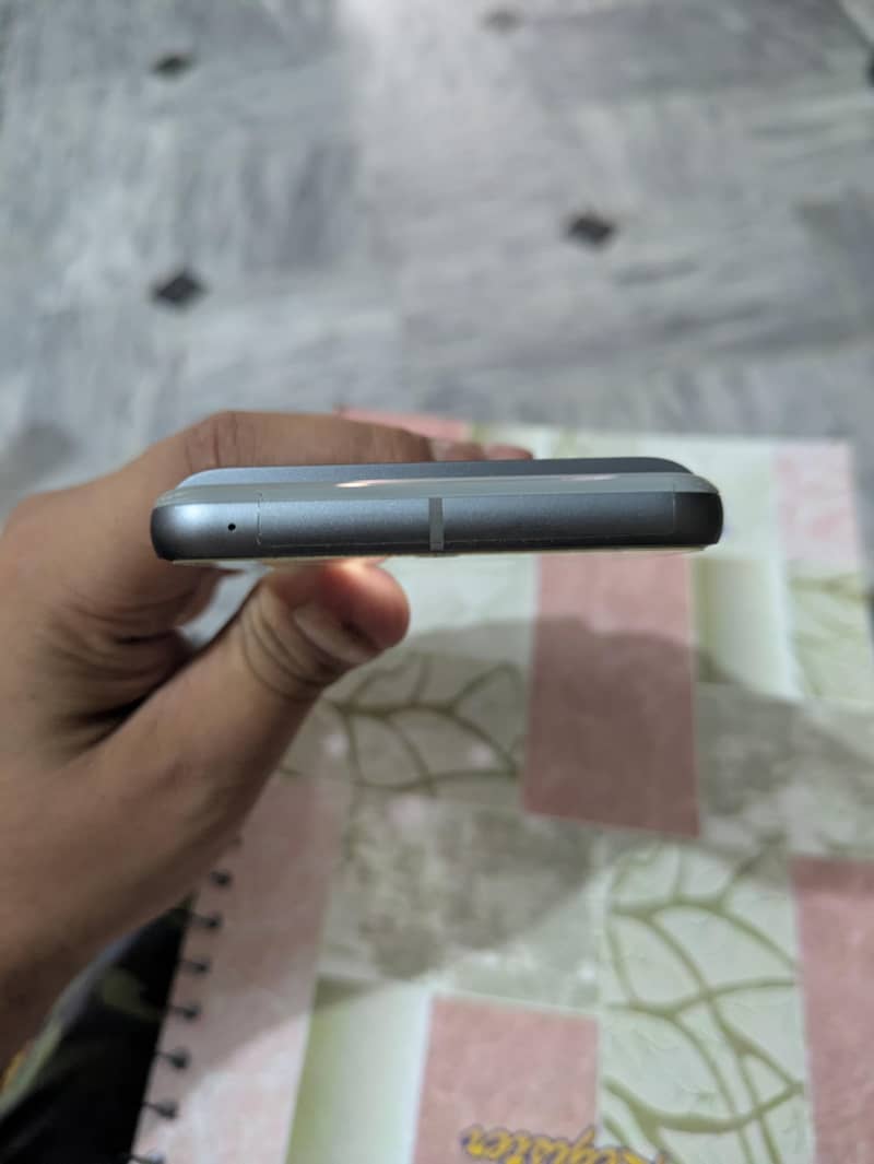 Google Pixel 8 4