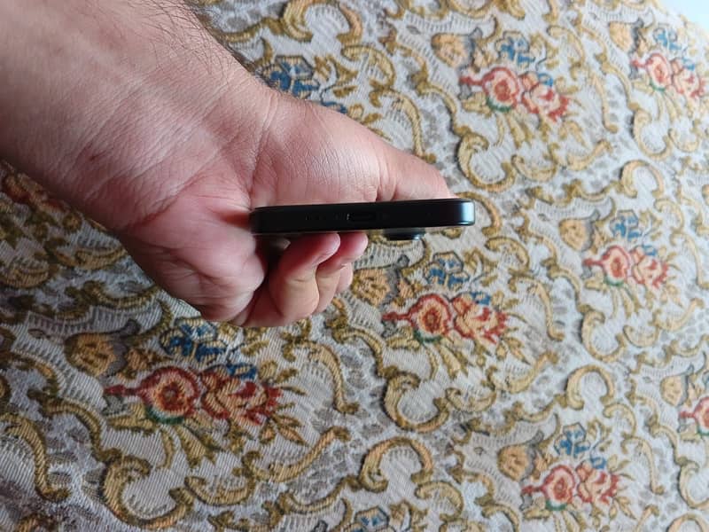 Apple iPhone 16 0
