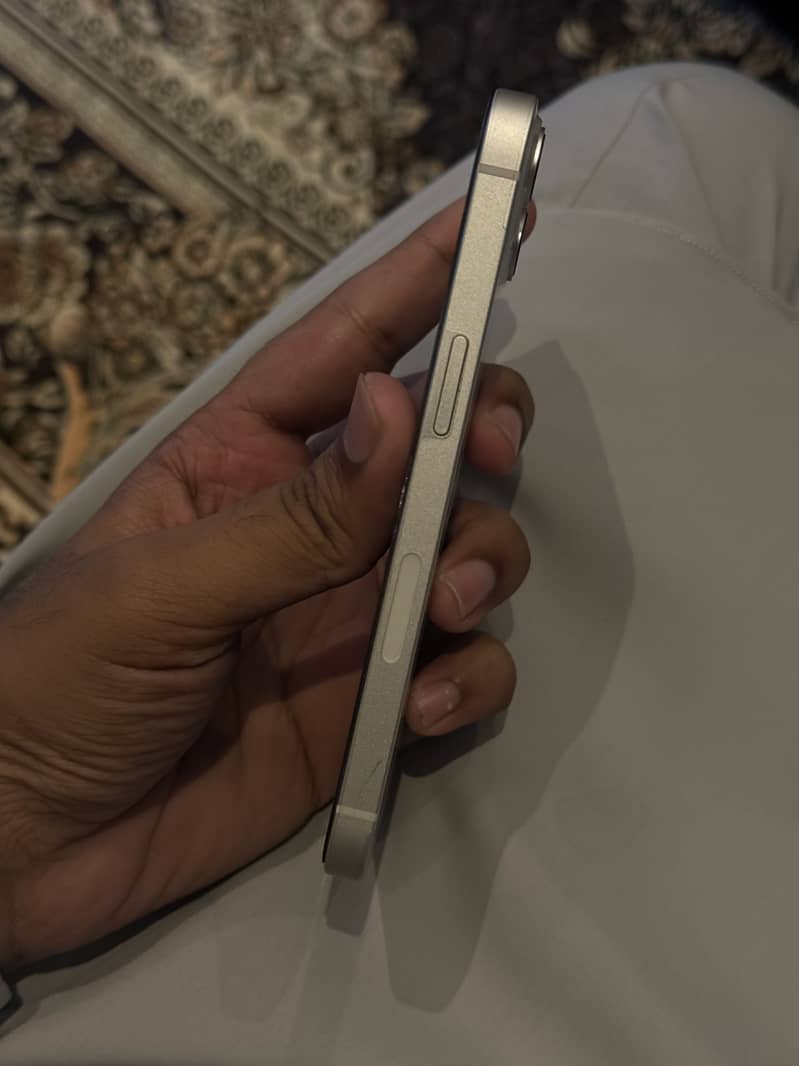 Apple iPhone 13 2