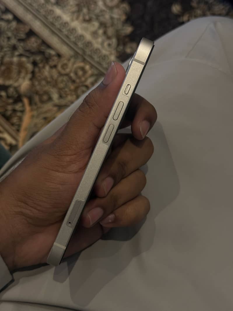 Apple iPhone 13 4