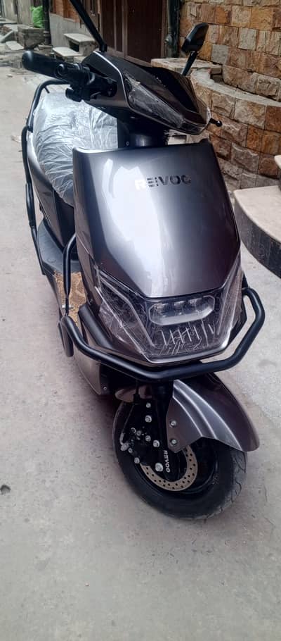 Revoo Electric Scooty 2026 Model Applied 4