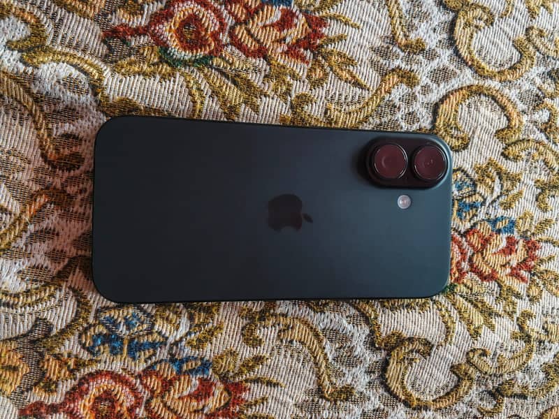 Apple iPhone 16 0