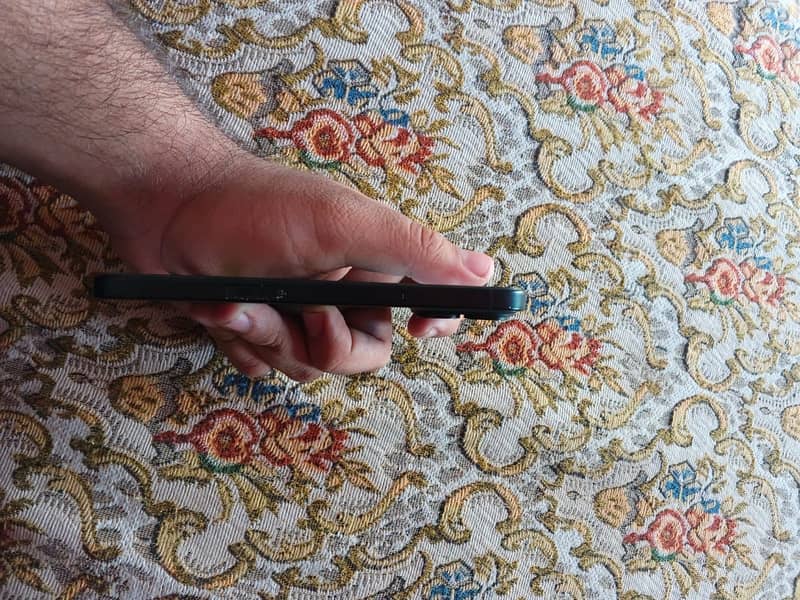Apple iPhone 16 1