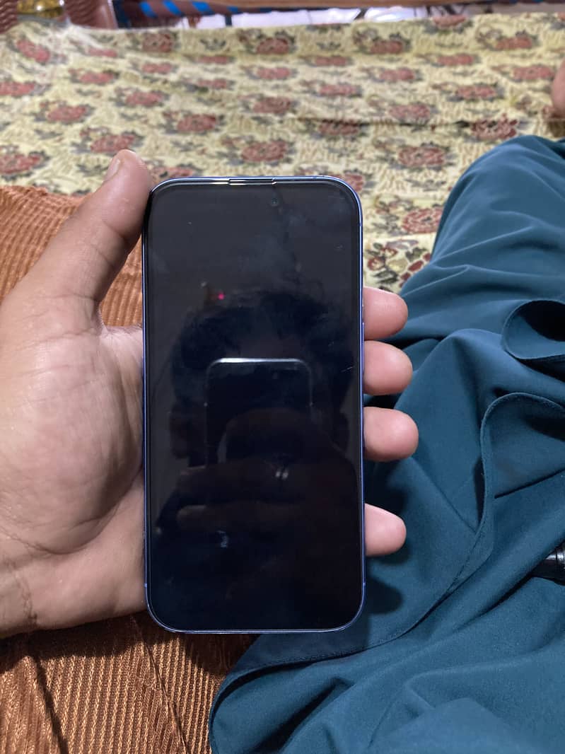 Apple iPhone 16 0