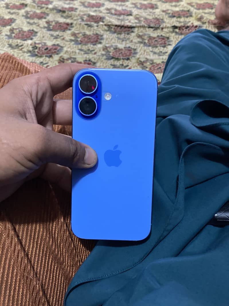 Apple iPhone 16 1