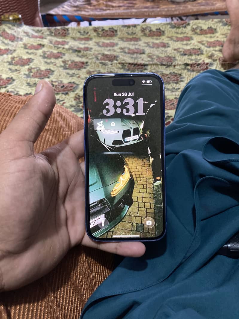 Apple iPhone 16 2