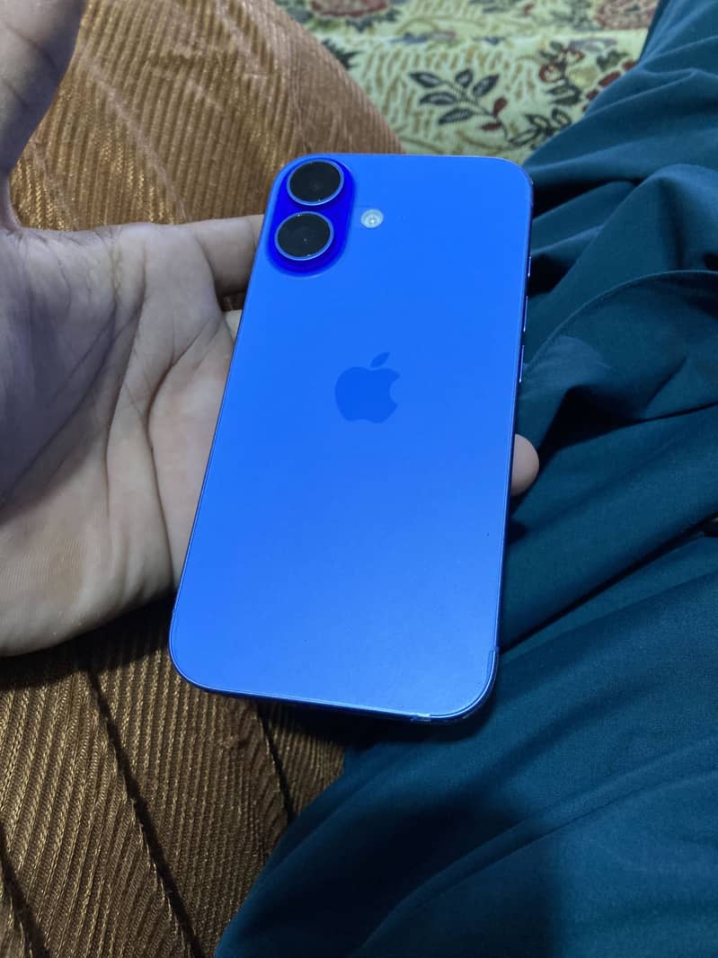 Apple iPhone 16 7
