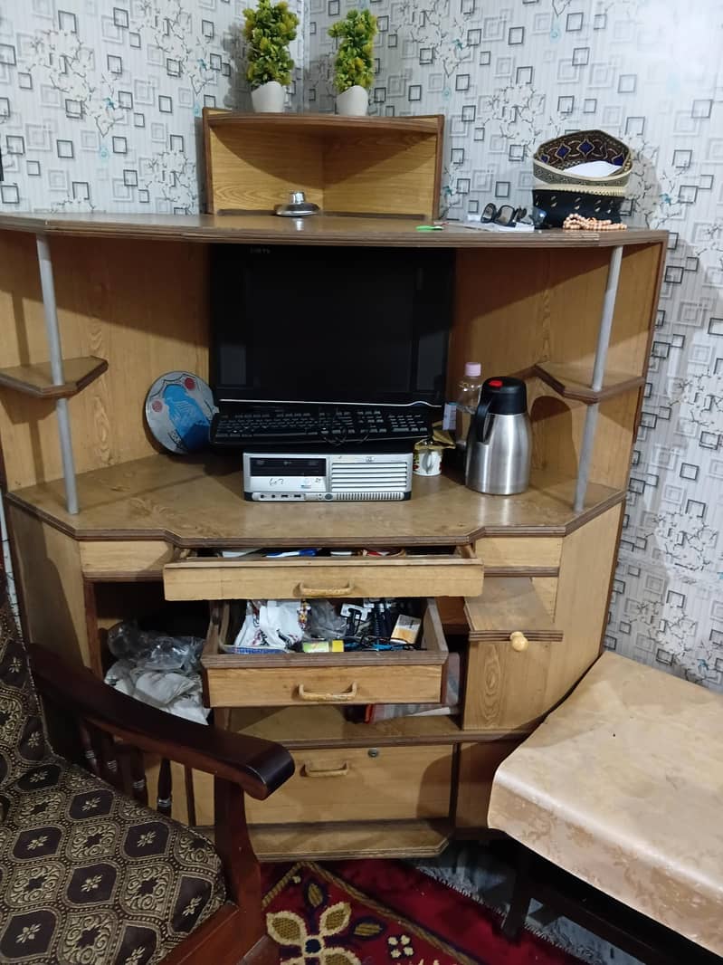 computer plus TV almari 0