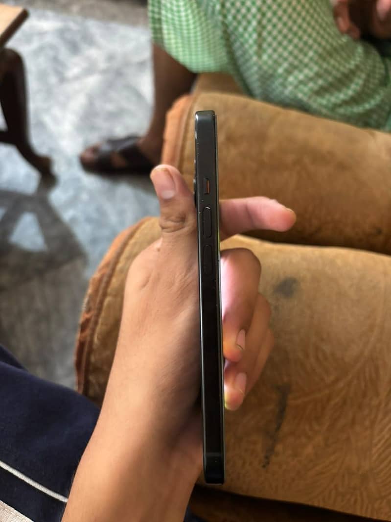 Apple iPhone 15 4