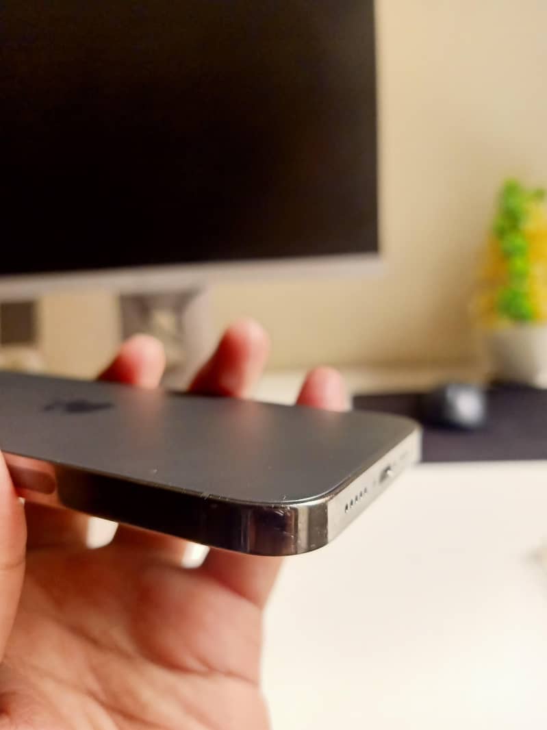 Apple iPhone 13 Pro 4
