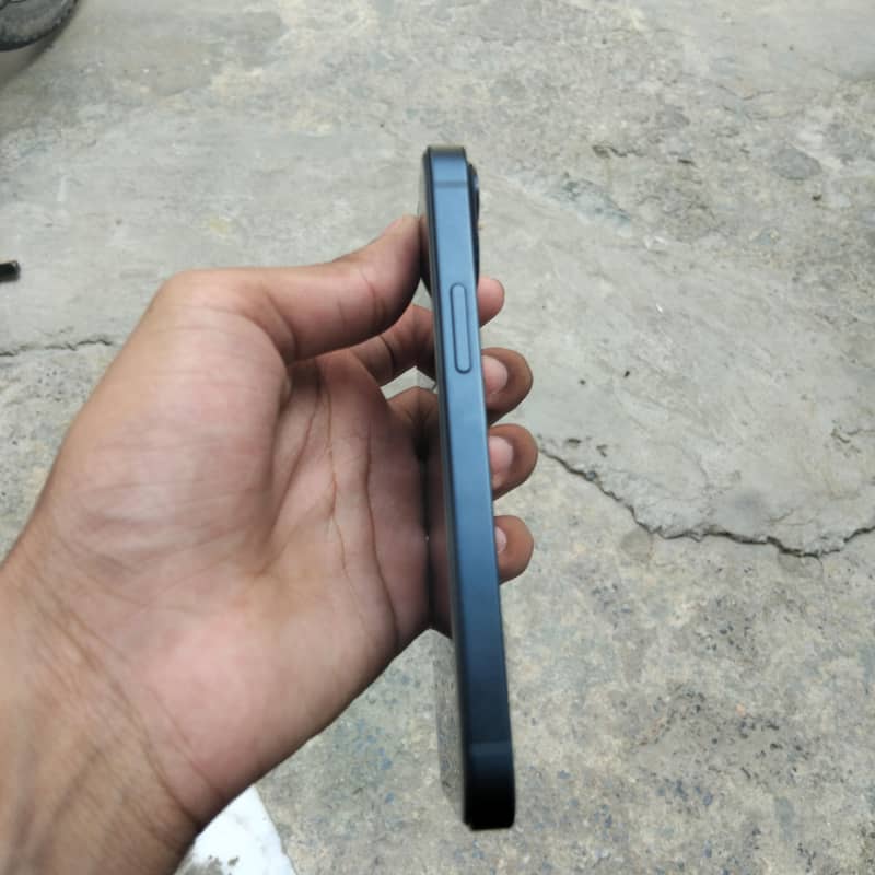 Apple iPhone 13 mini 4