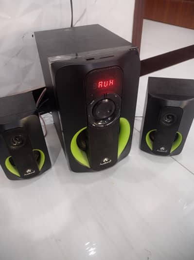 Audionic mega 33