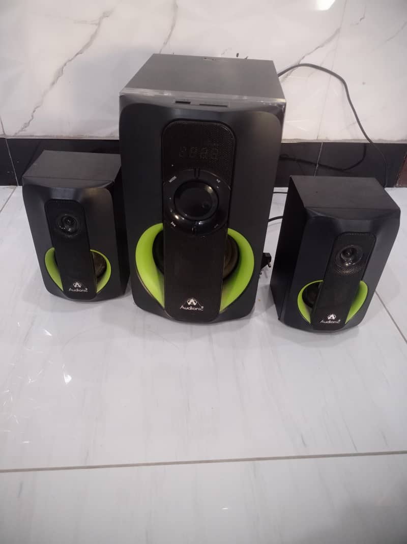 Audionic mega 33 2