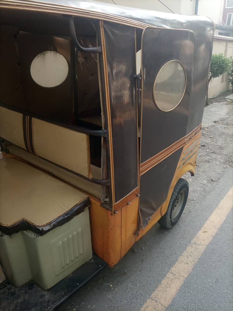 سیوا رکشہ بڑی باڈی والا ایل پی جی گیس اچھی کنڈیشن نیو بیٹری 4