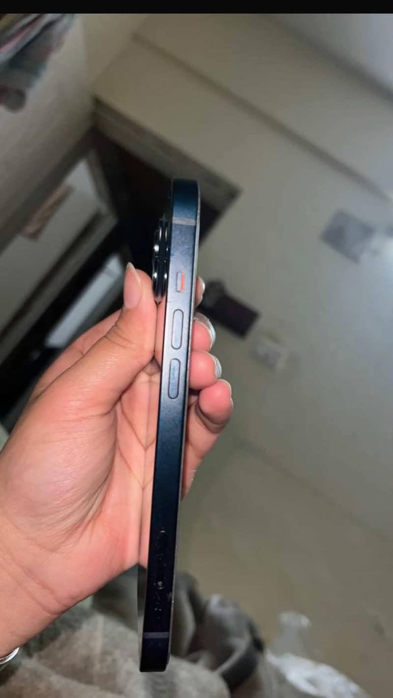 Apple iPhone 13 2