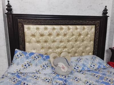 BED SET WOOD URGENT SALE
