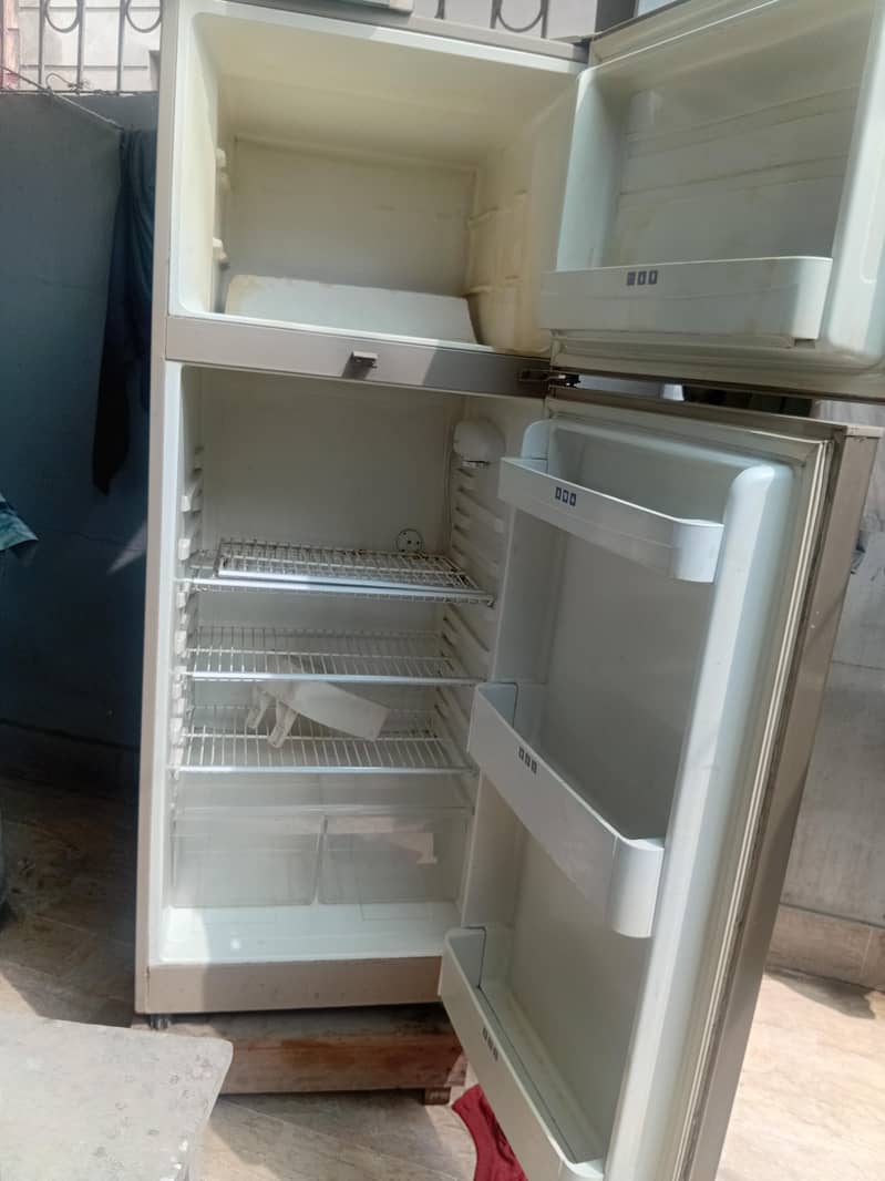 refrigerator 0