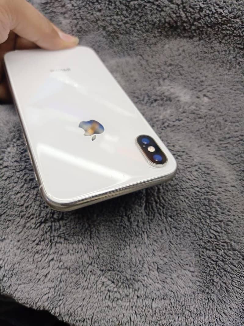 Apple iPhone X 4