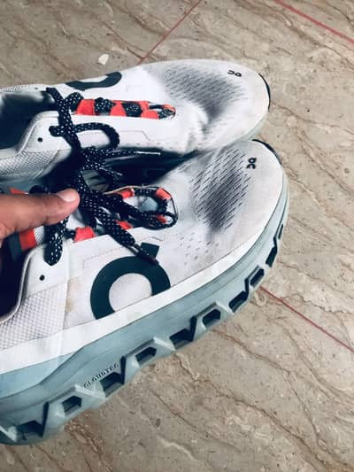 on cloud shoes UK 7 num