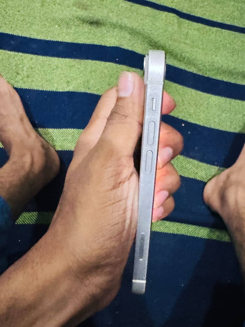 Apple iPhone 12 mini 1