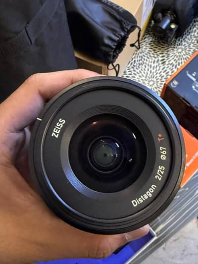 ZEISS Batis 25mm f/2 Lens