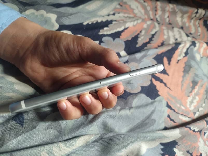 iPhone SE 2 1
