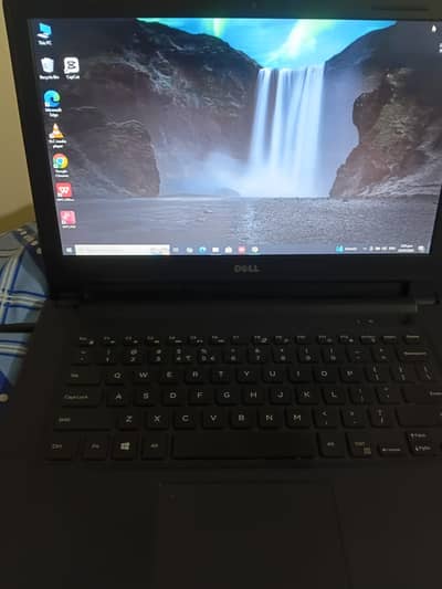 Dell Vostro 14-3468 | Core i7 7th Gen | 8GB RAM | 128GB SSD + 500GB HD
