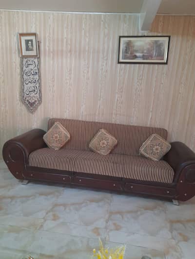 molty foam sofa combed in excellent condition