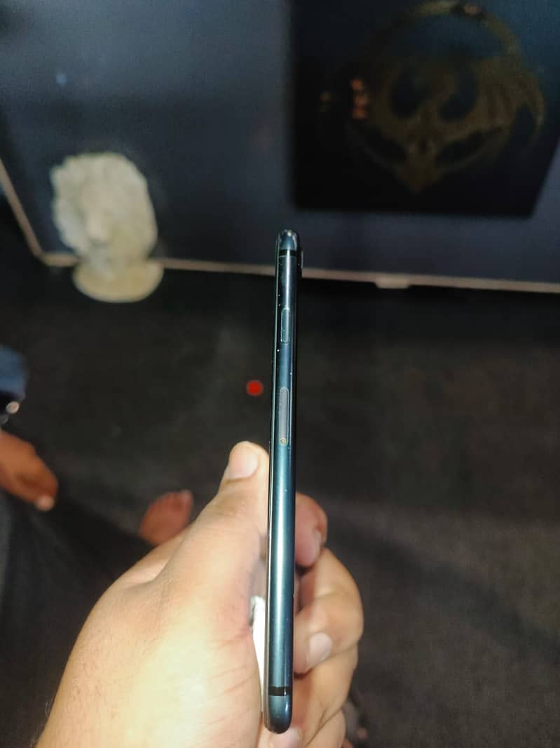Apple iPhone 7 1