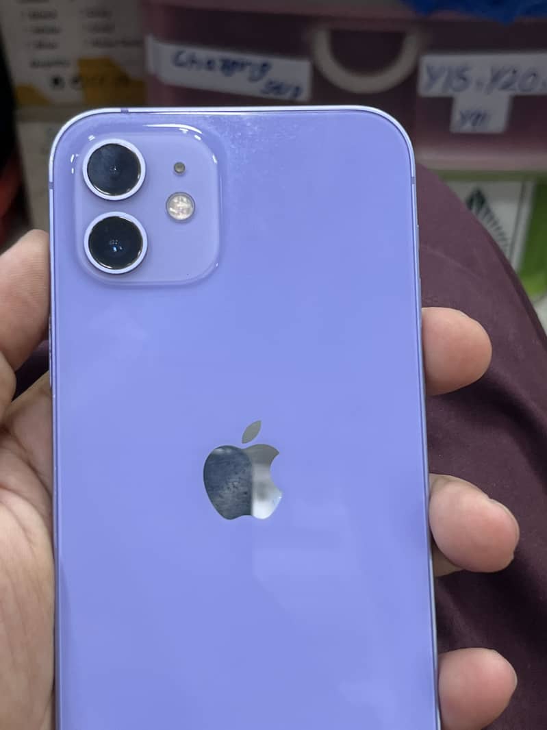 Apple iPhone 12 4