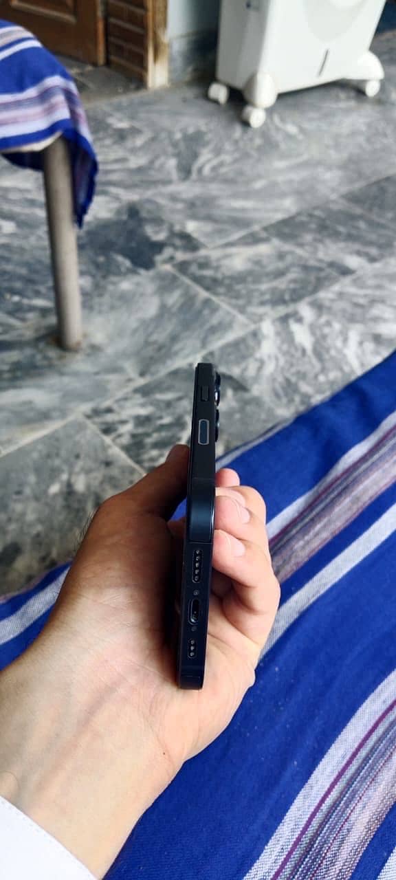 Apple iPhone 14 3