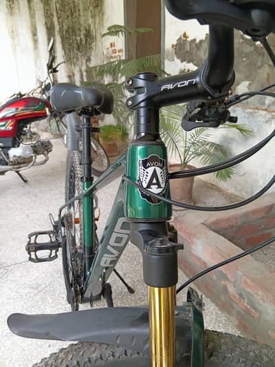 Avon Mountain Bike – Hydraulic Brakes & Shimano Gears