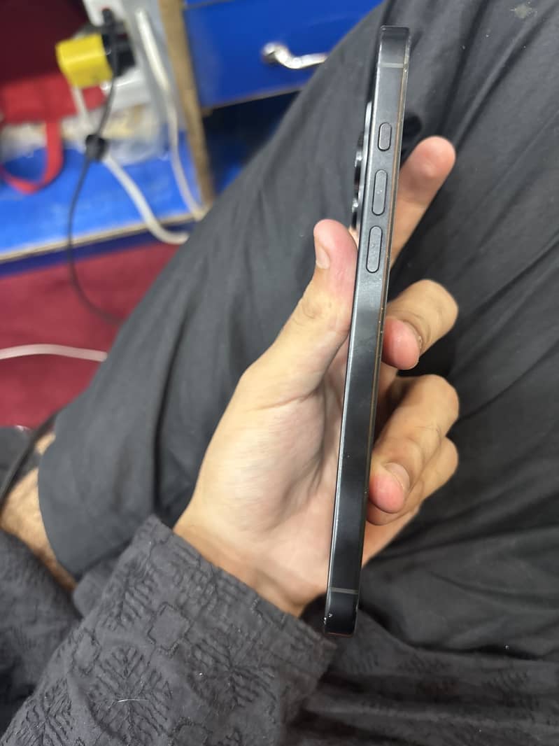 Iphone 16pro max jv 1