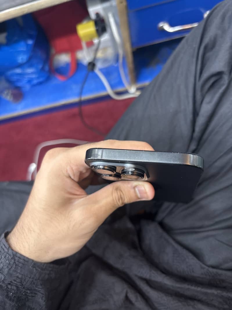 Iphone 16pro max jv 4
