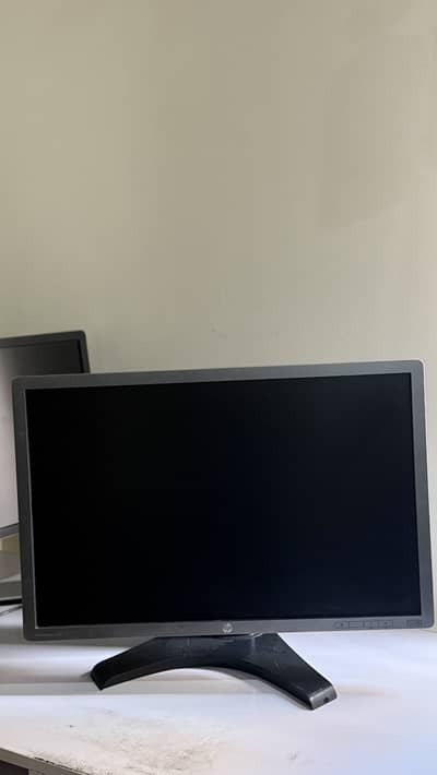HP 24" Professional Monitor – 1920x1200 (16:10) Full HD+
