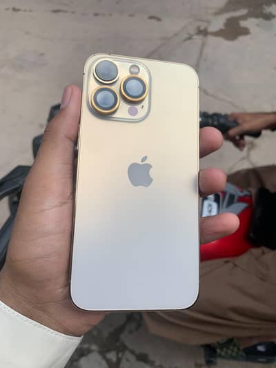 Apple iPhone 13 Pro water peak