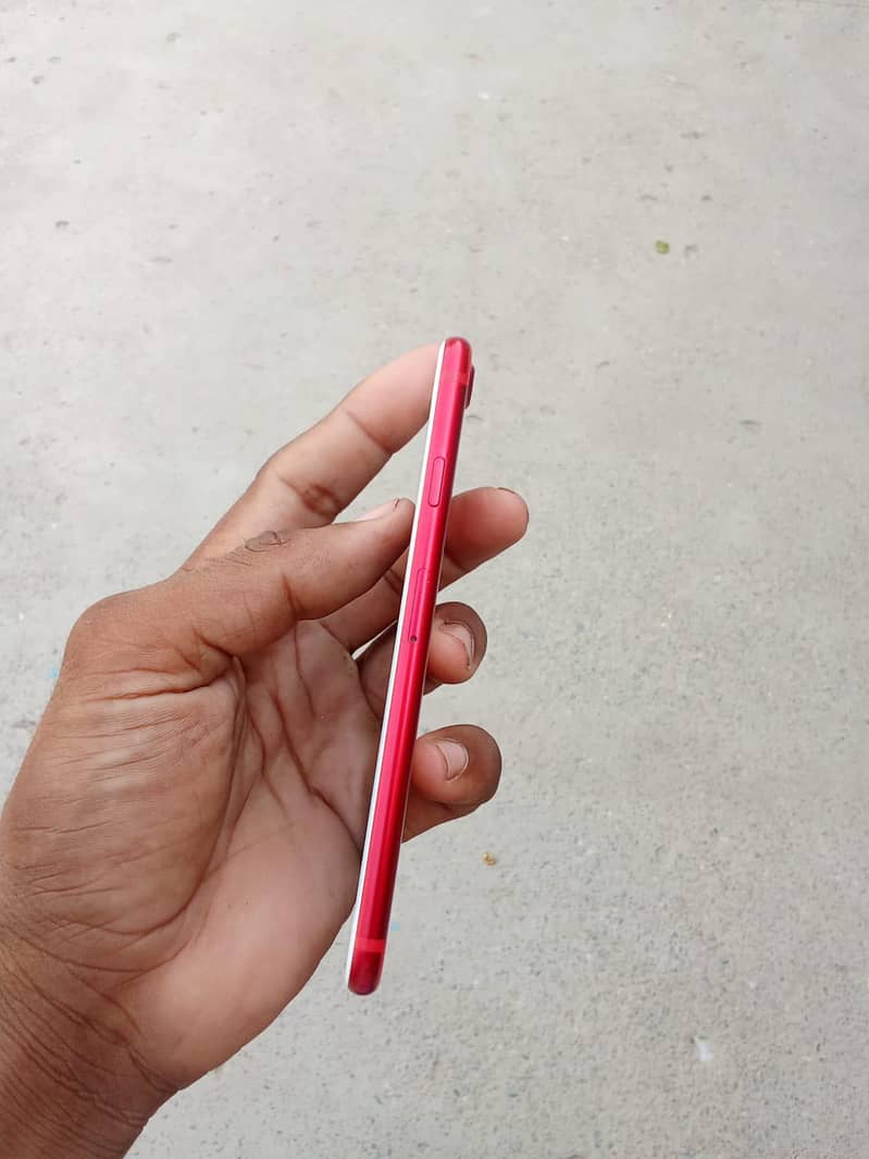 Apple iPhone 7 3