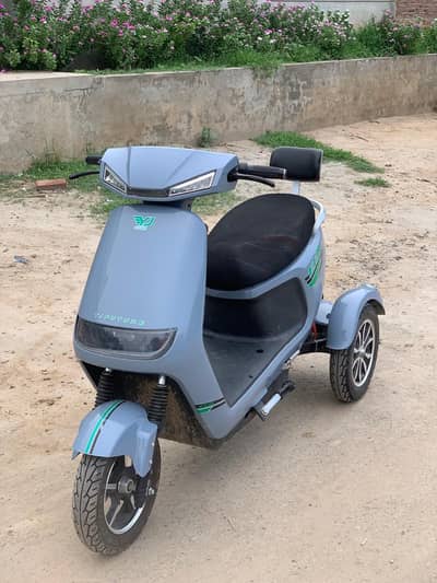 YJ future eco 3 wheeler