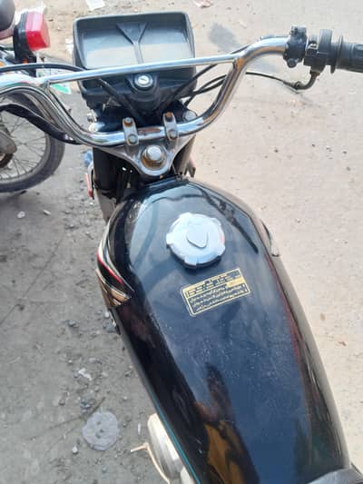 Honda 125 urgent for sale condition 10/9 ha engen bilkul 10/10 ha
