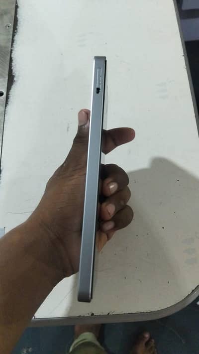 6ram 128 all okay Har chij original hai back body main thoda sa Darar