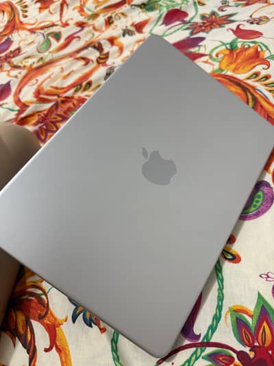 Macbook Neo Silver